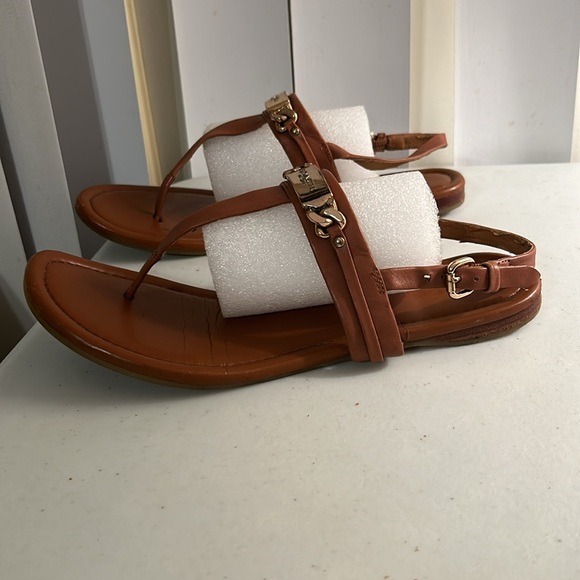 Coach tan leather t strap sandals Sz 8.5 - Picture 3 of 8